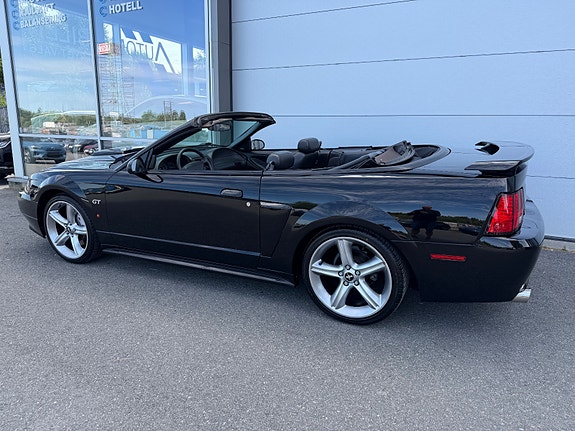 Ford Mustang 8 of 30