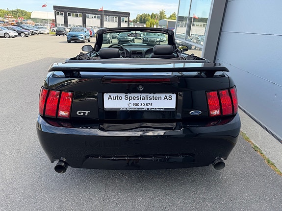 Ford Mustang 12 of 30