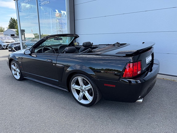 Ford Mustang 9 of 30