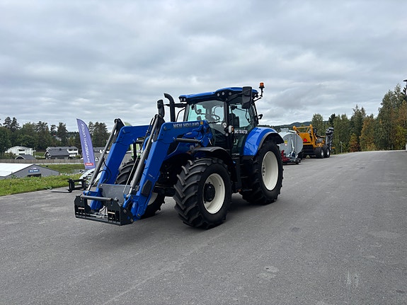New Holland T6.180 AC Demo 2 of 13