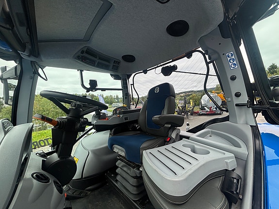 New Holland T6.180 AC Demo 11 of 13