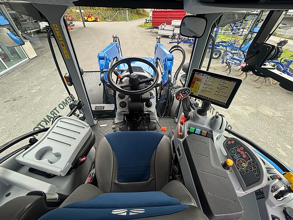 New Holland T6.180 AC Demo 10 of 13