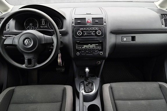 Volkswagen Touran 22 of 27
