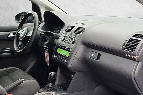 Volkswagen Touran 17 of 27