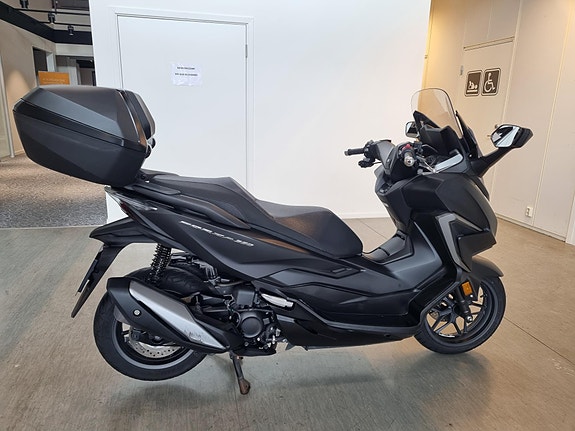 Honda Forza 350 8 of 15