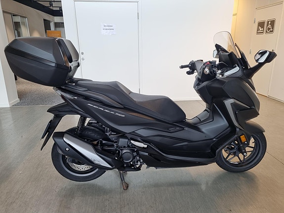 Honda Forza 350 7 of 15
