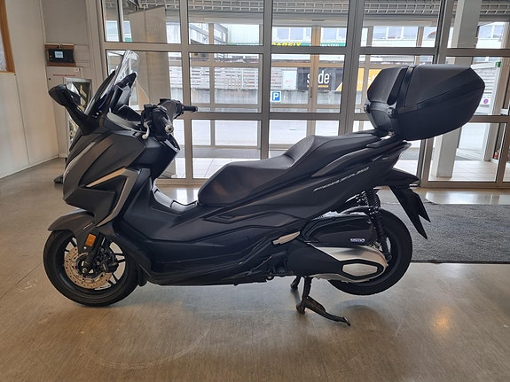 Honda Forza 350 3 of 15