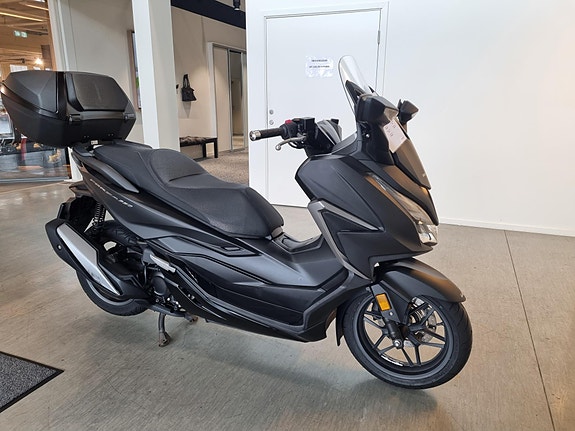 Honda Forza 350 11 of 15