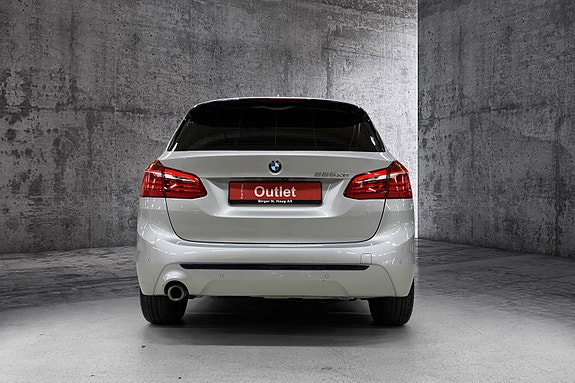 BMW 225xe 3 of 15