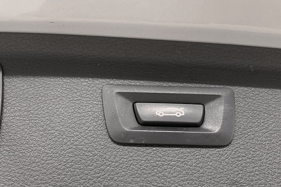BMW 225xe 13 of 15