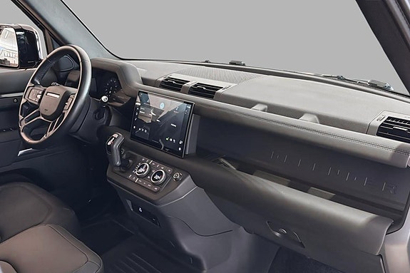Land Rover Defender 110 4 of 30