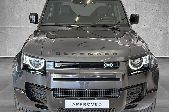 Land Rover Defender 110 13 of 30