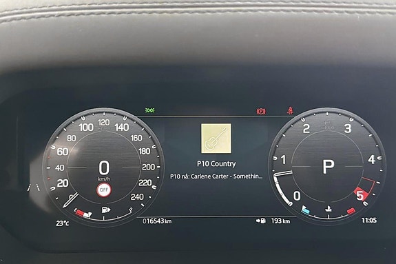 Land Rover Defender 110 30 of 30