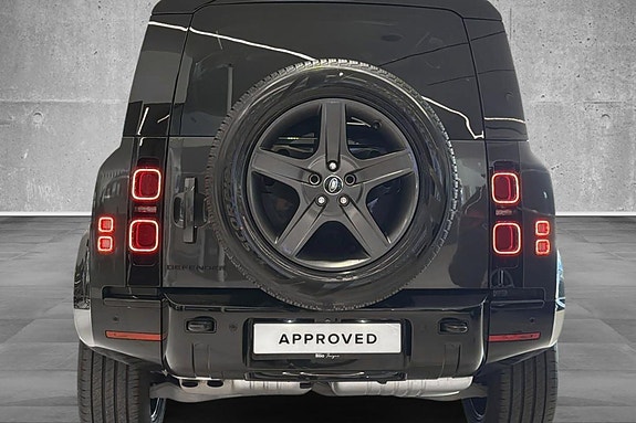 Land Rover Defender 110 7 of 30
