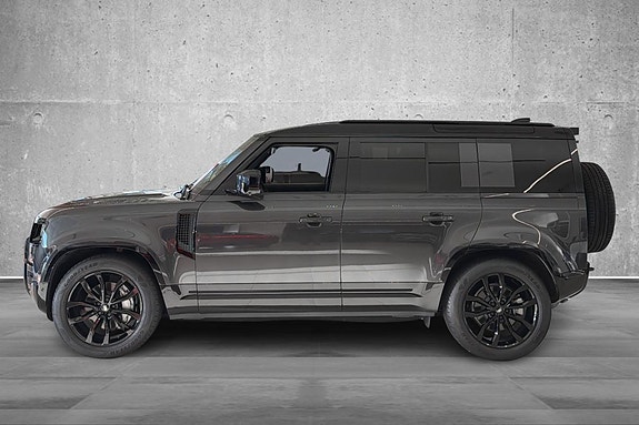 Land Rover Defender 110 6 of 30