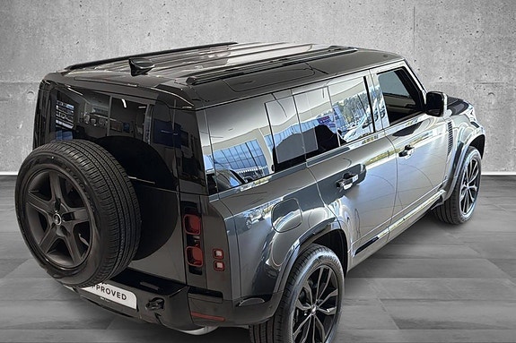 Land Rover Defender 110 16 of 30