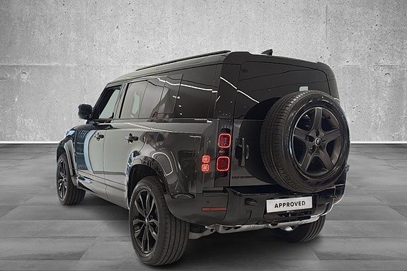 Land Rover Defender 110 19 of 30