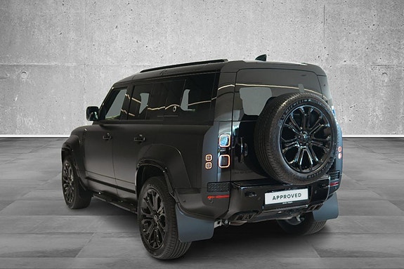 Land Rover Defender 110 11 of 30