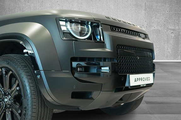 Land Rover Defender 110 13 of 30