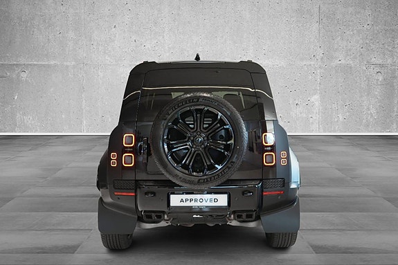 Land Rover Defender 110 7 of 30