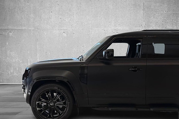 Land Rover Defender 110 9 of 30