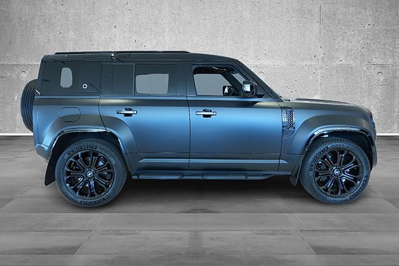 Land Rover Defender 110 12 of 30