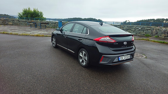 Hyundai IONIQ 4 of 11