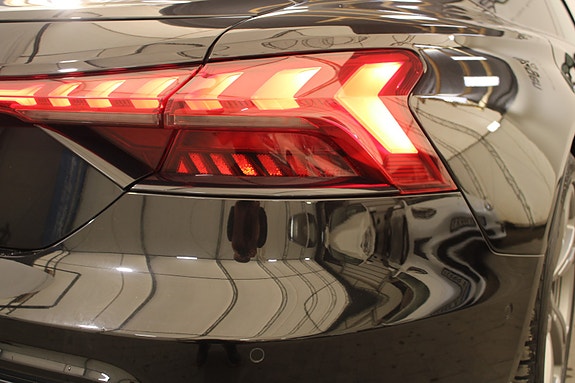 Audi e-tron GT 13 of 30