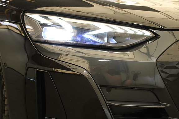 Audi e-tron GT 10 of 30
