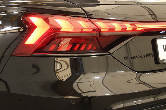 Audi e-tron GT 15 of 30