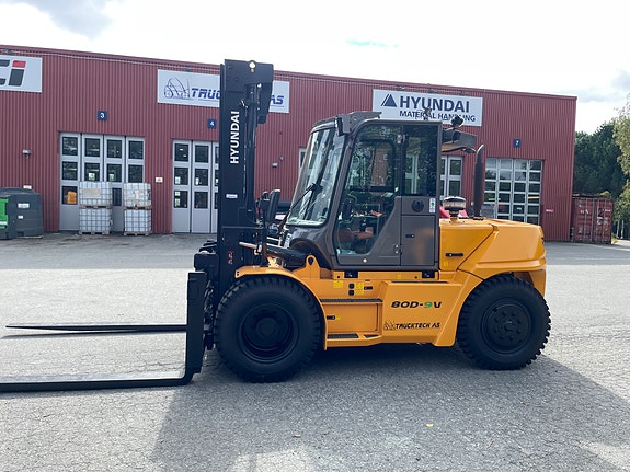 Hyundai 80D-9V 2 of 11
