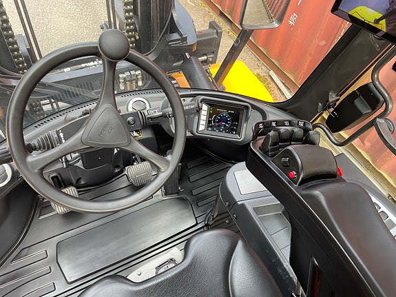 Hyundai 80D-9V 7 of 11