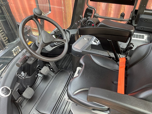 Hyundai 80D-9V 6 of 11