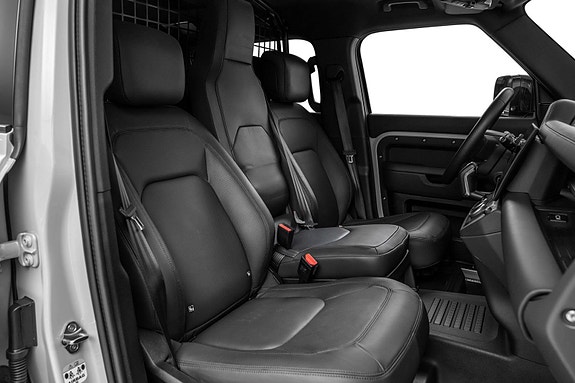 Land Rover Defender 110 9 of 30