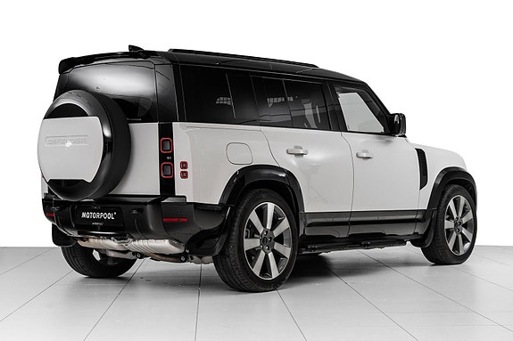 Land Rover Defender 110 2 of 30
