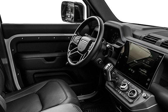 Land Rover Defender 110 11 of 30