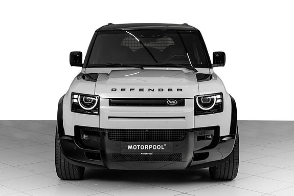 Land Rover Defender 110 4 of 30