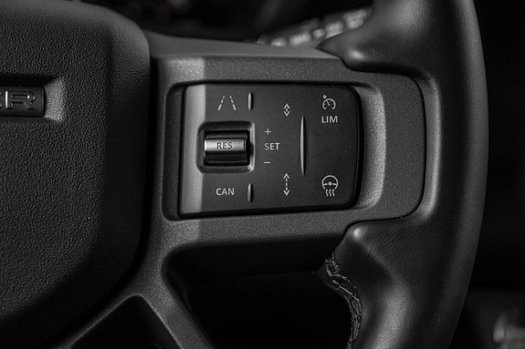 Land Rover Defender 110 20 of 30