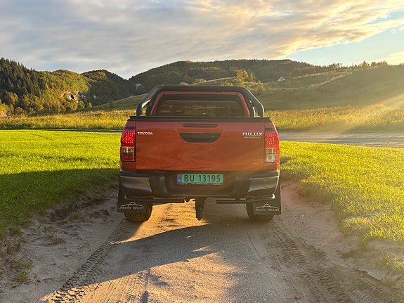 Toyota HiLux 5 of 27