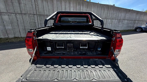 Toyota HiLux 19 of 27