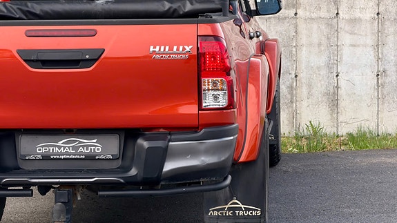 Toyota HiLux 16 of 27
