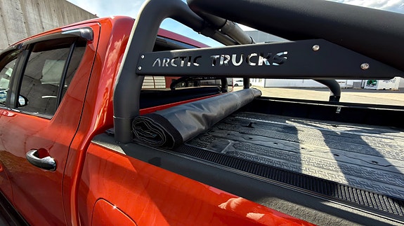 Toyota HiLux 20 of 27
