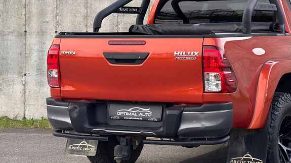 Toyota HiLux 12 of 27