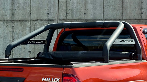 Toyota HiLux 14 of 27