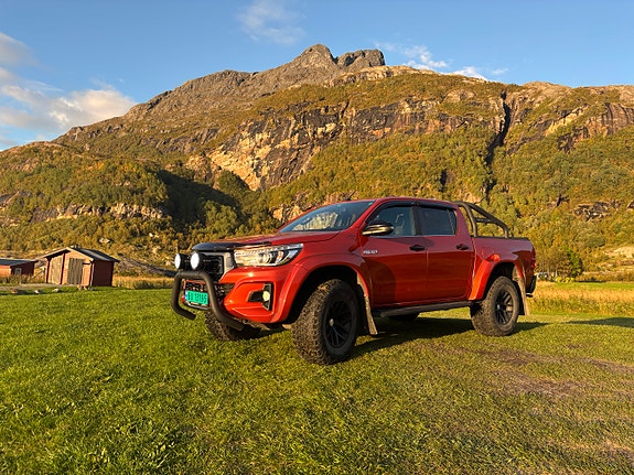 Toyota HiLux 3 of 27