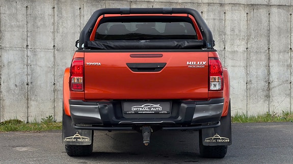 Toyota HiLux 17 of 27