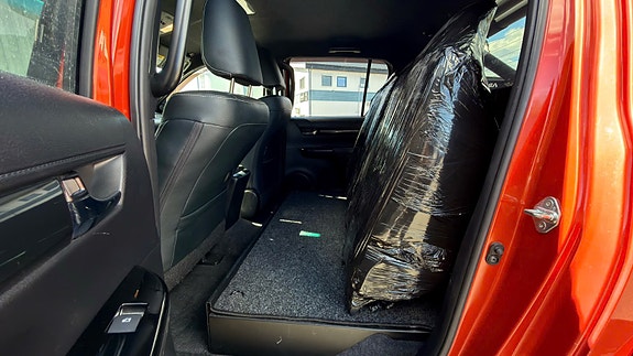 Toyota HiLux 24 of 27