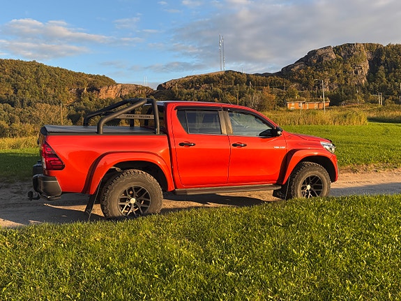 Toyota HiLux 4 of 27