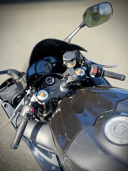 Yamaha YZF-R1 4 of 7