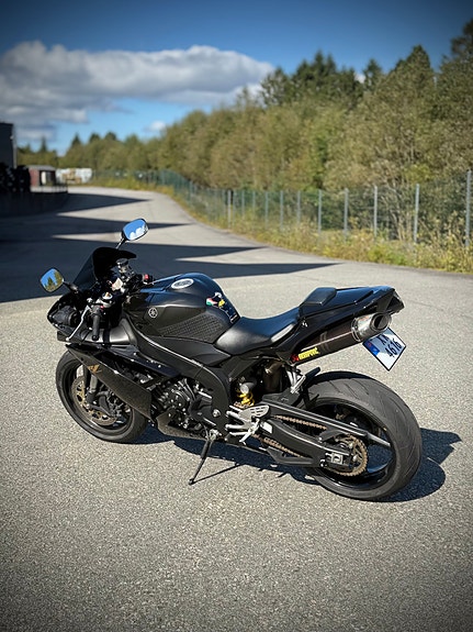 Yamaha YZF-R1 3 of 7